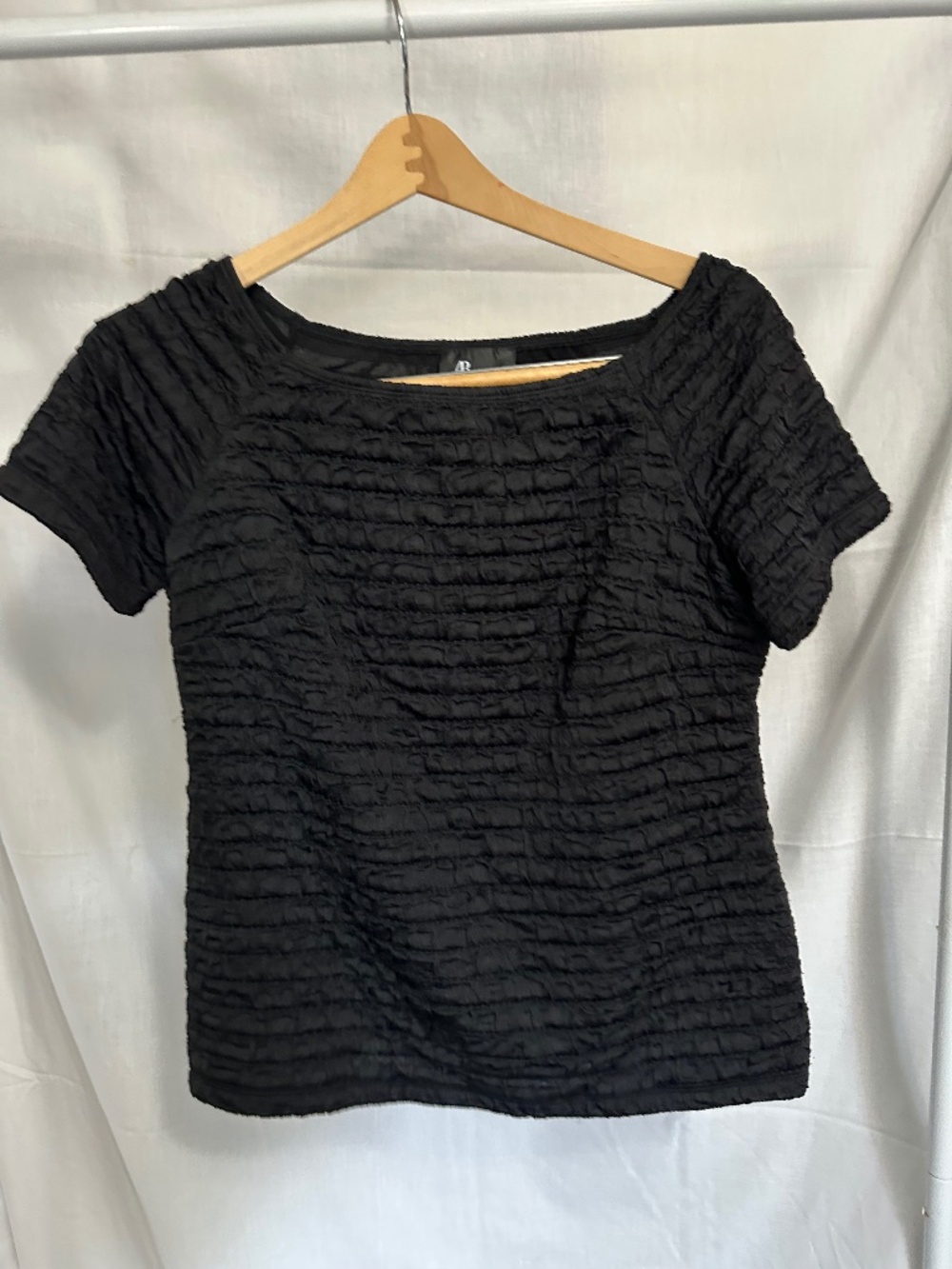 AB Studio Black Textured Stretch Top Size M Ruched Short Sleeve Blouse